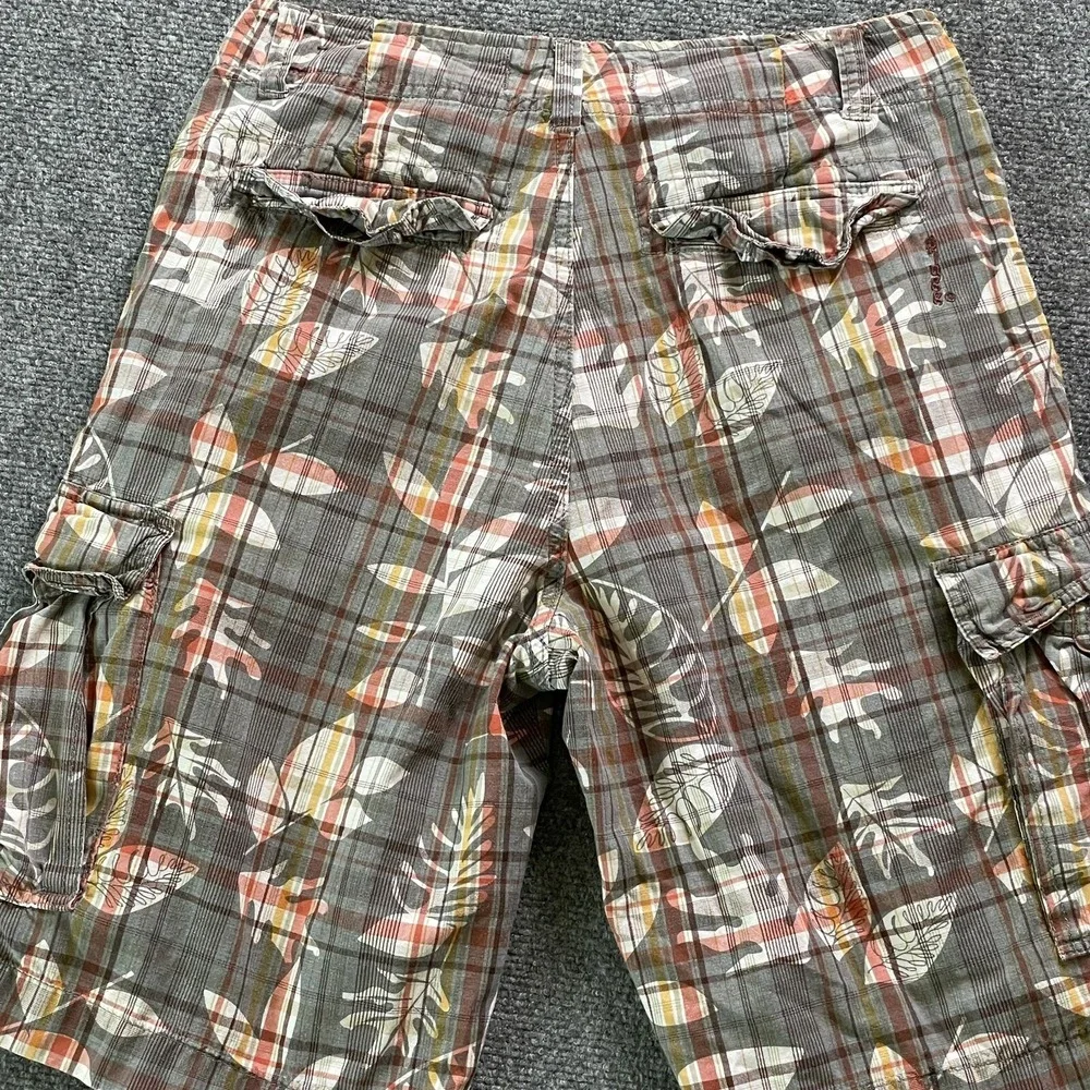 Plugg Shorts Mens 29 Floral Grey Plaid Cargo Relaxed Fit 11 Inch Beach Baggy Y2K